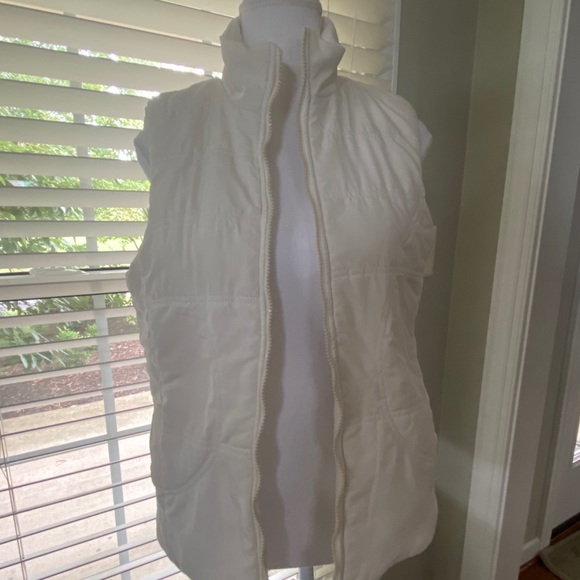 Carolyn Taylor Jackets & Blazers - CAROLYN TAYLOR Off White Reversible Vest